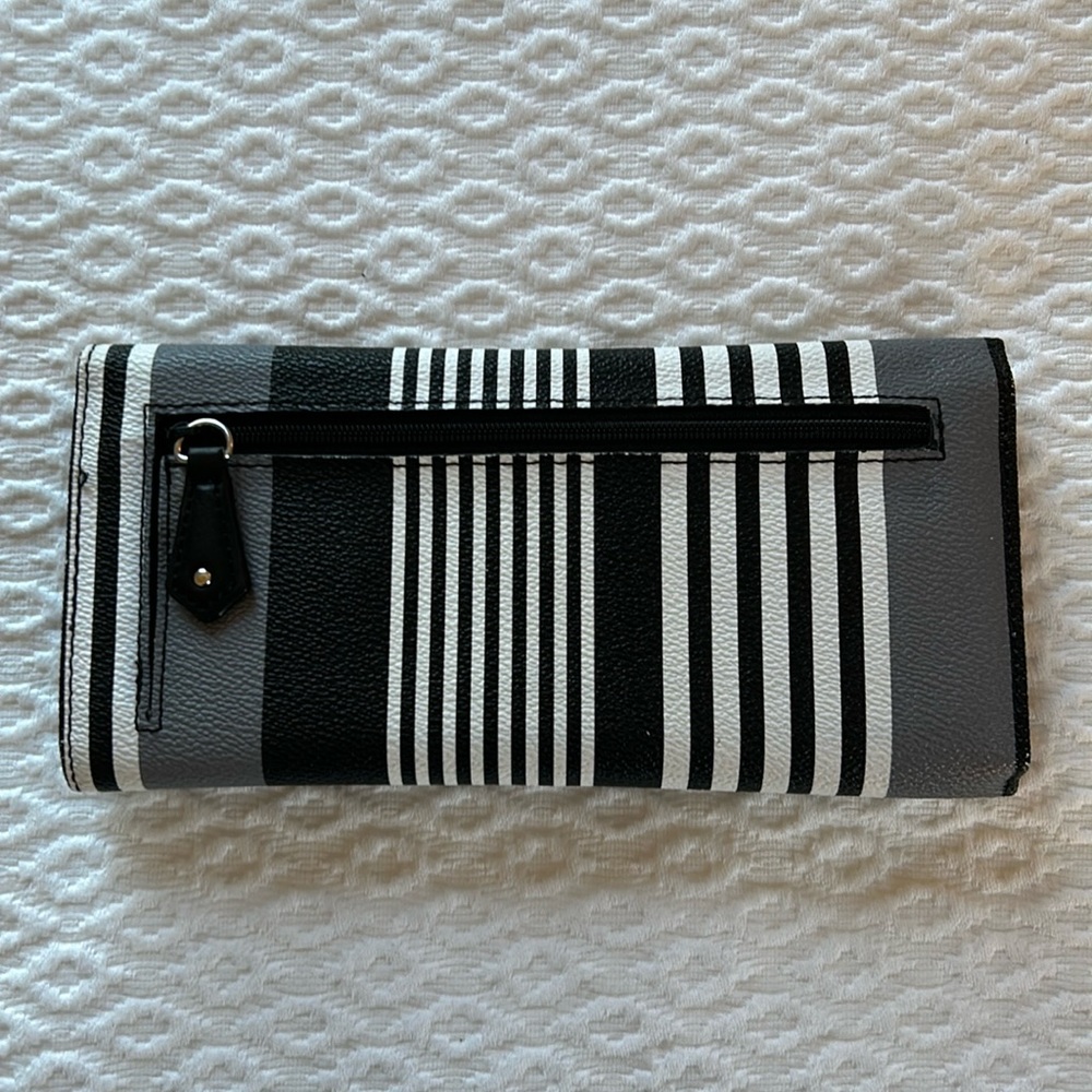 Vera Bradley Textured Wallet - Picture 2 of 11